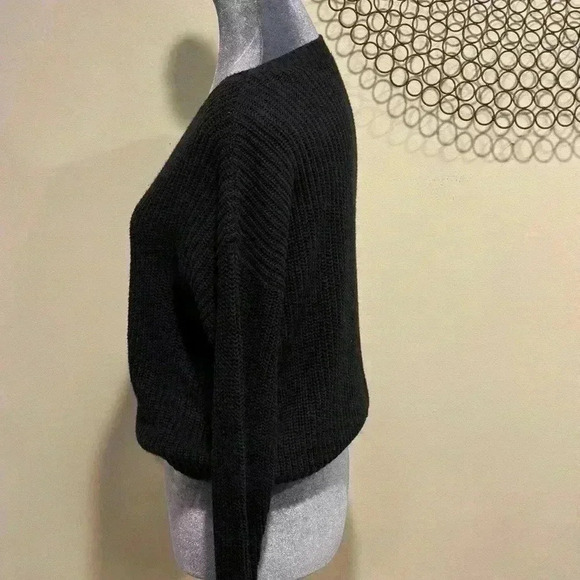 Wild Fable Black Vneck knit sweater - Size small - Picture 3 of 4